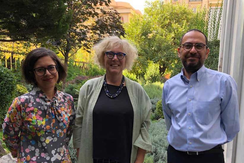 Met teamleden Sara Torabi Dastgerdouei (l) en Boz Kasravi (r)