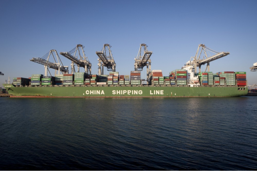 A Chinese container vessel at a containerterminal