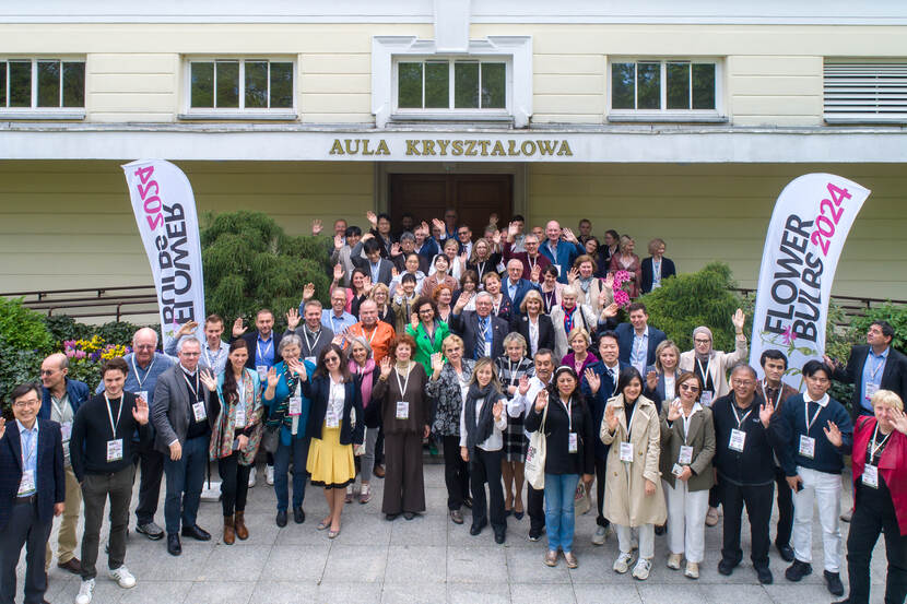 family photo of the participants of the conference