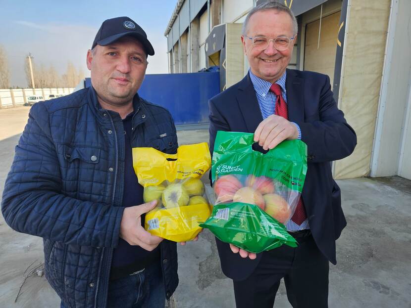 Agricultural Counselor Arie Veldhuizen with the Director of Uzbek company Ulugbek Shadibaev