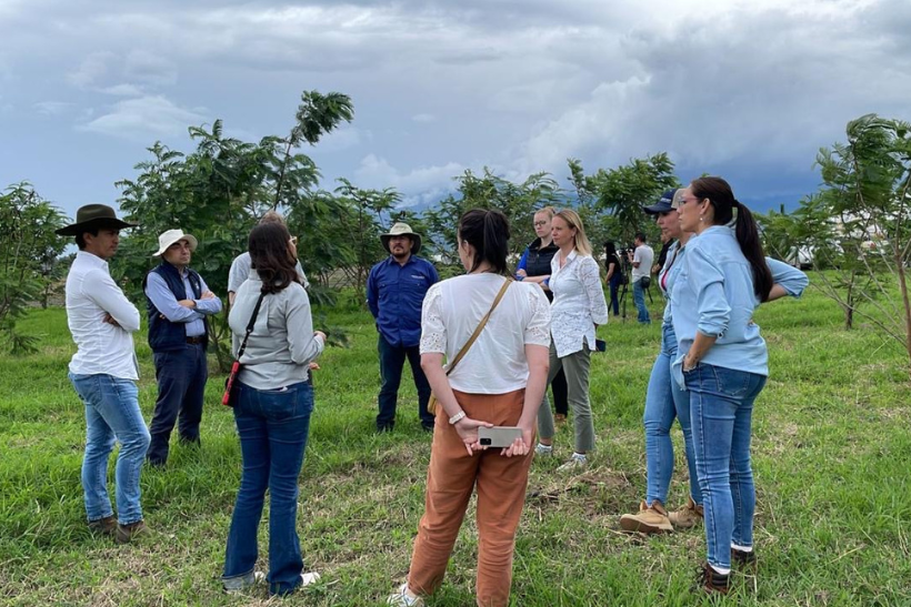 Group picture at La Laguna de Zapotlan